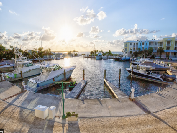 Four Bedroom Oceanfront Vacation Condo in Key Largo Sleeps 8